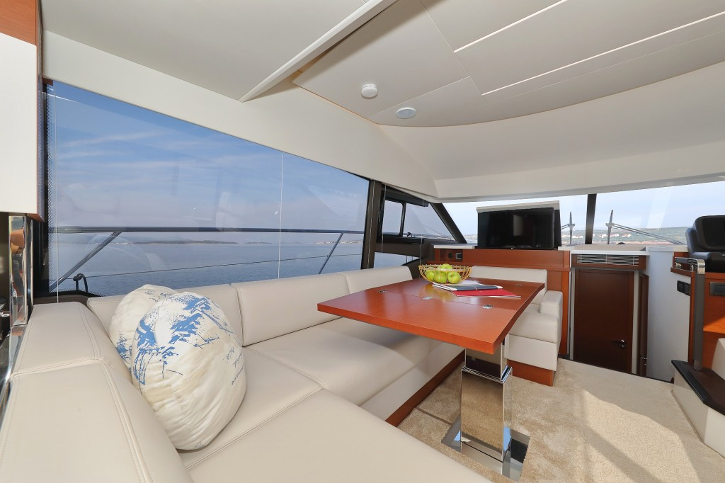 Yacht JEANNEAU - Prestige 520 Flybridge "Aphrodite"