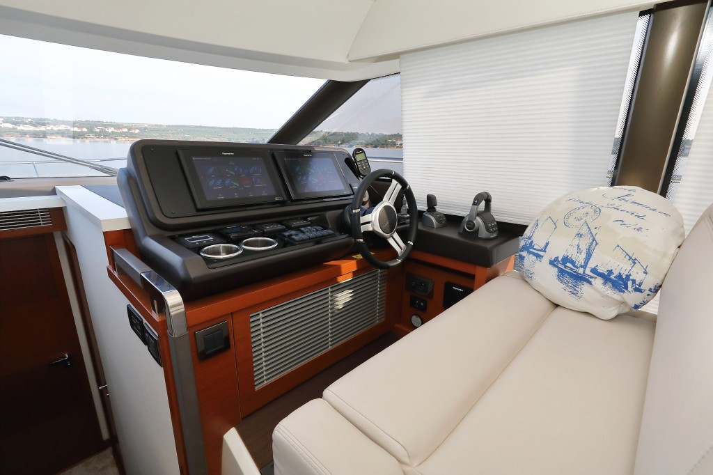 Yacht JEANNEAU - Prestige 520 Flybridge "Aphrodite"