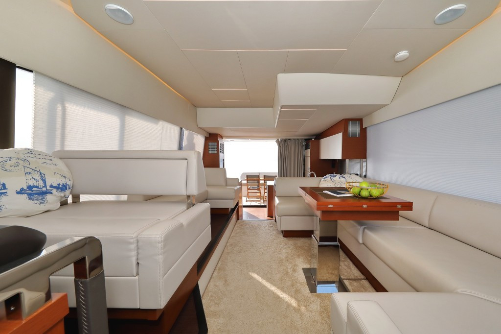 Yacht JEANNEAU - Prestige 520 Flybridge "Aphrodite"