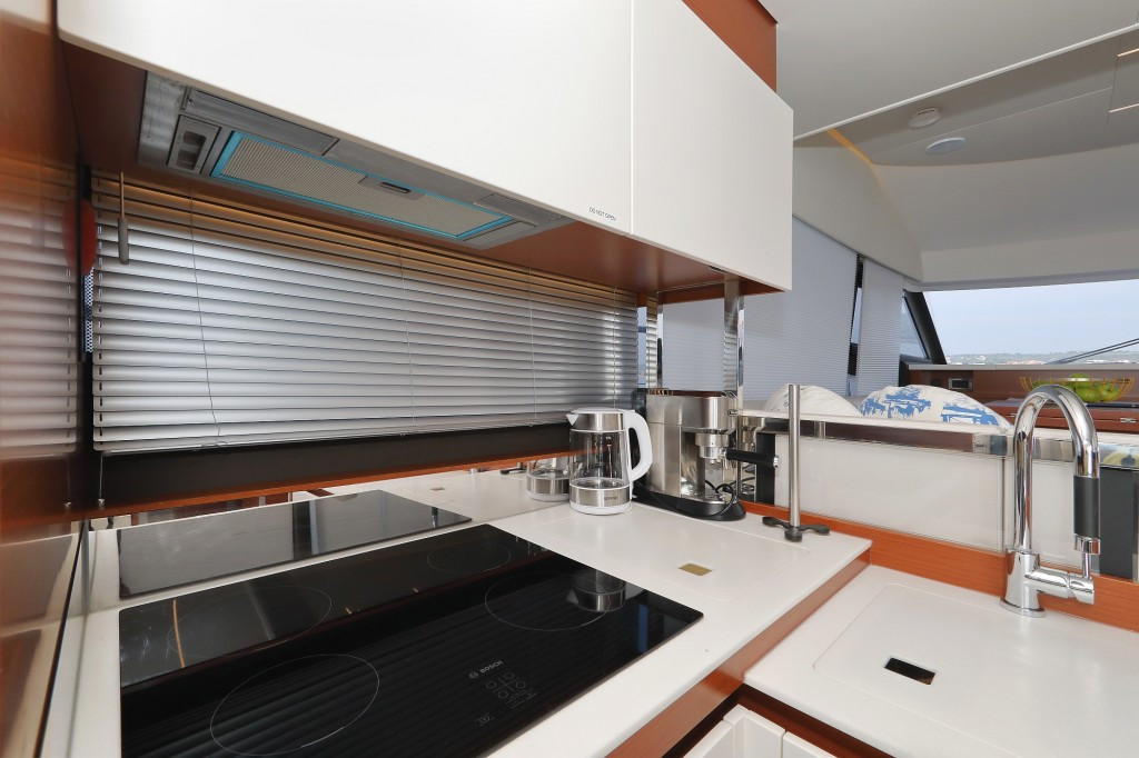 Yacht JEANNEAU - Prestige 520 Flybridge "Aphrodite"
