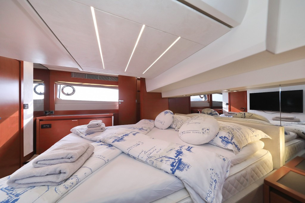 Yacht JEANNEAU - Prestige 520 Flybridge "Aphrodite"