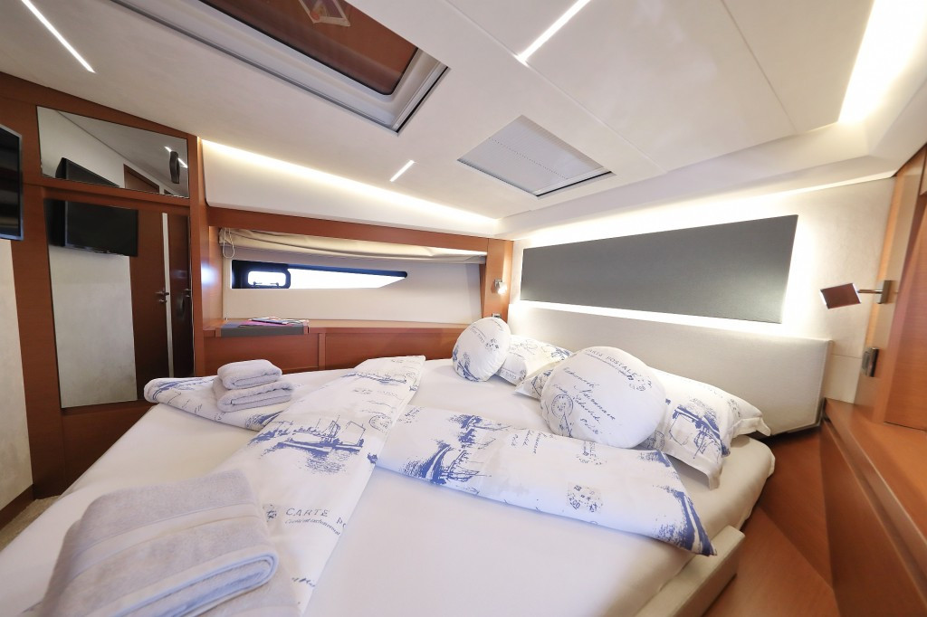 Yacht JEANNEAU - Prestige 520 Flybridge "Aphrodite"
