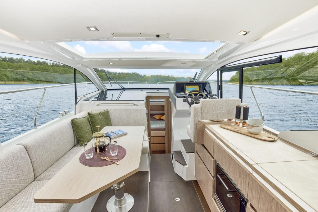 Yacht SEALINE - C335V "Stormi"