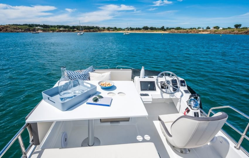 Yacht BENETEAU - Antares 11 Fly OB "Jean"