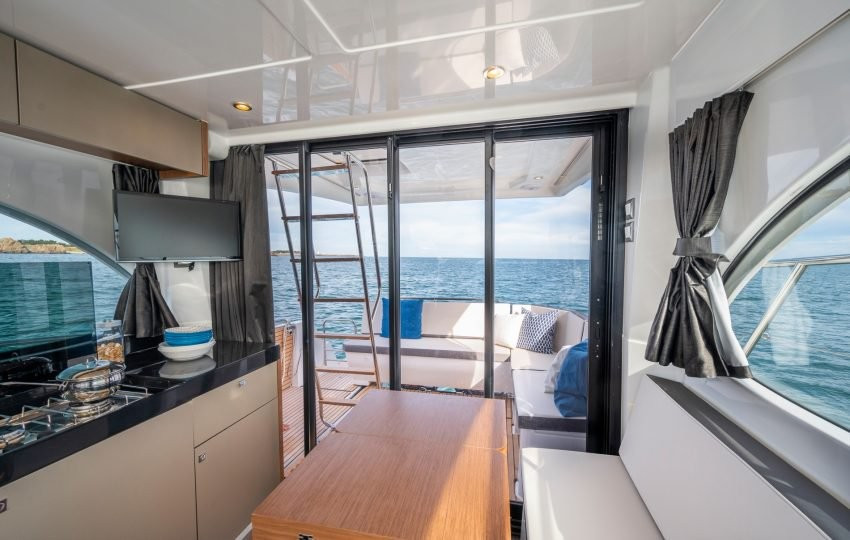 Yacht BENETEAU - Antares 11 Fly OB "Jean"