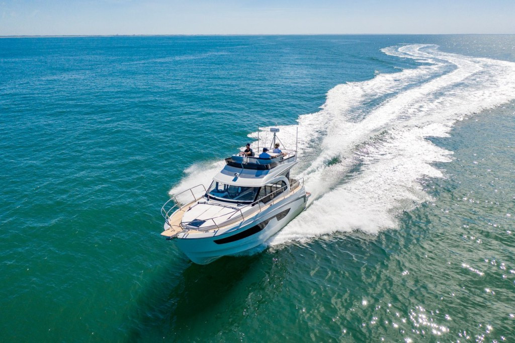 Yacht BENETEAU - Antares 11 Fly OB "Jean"