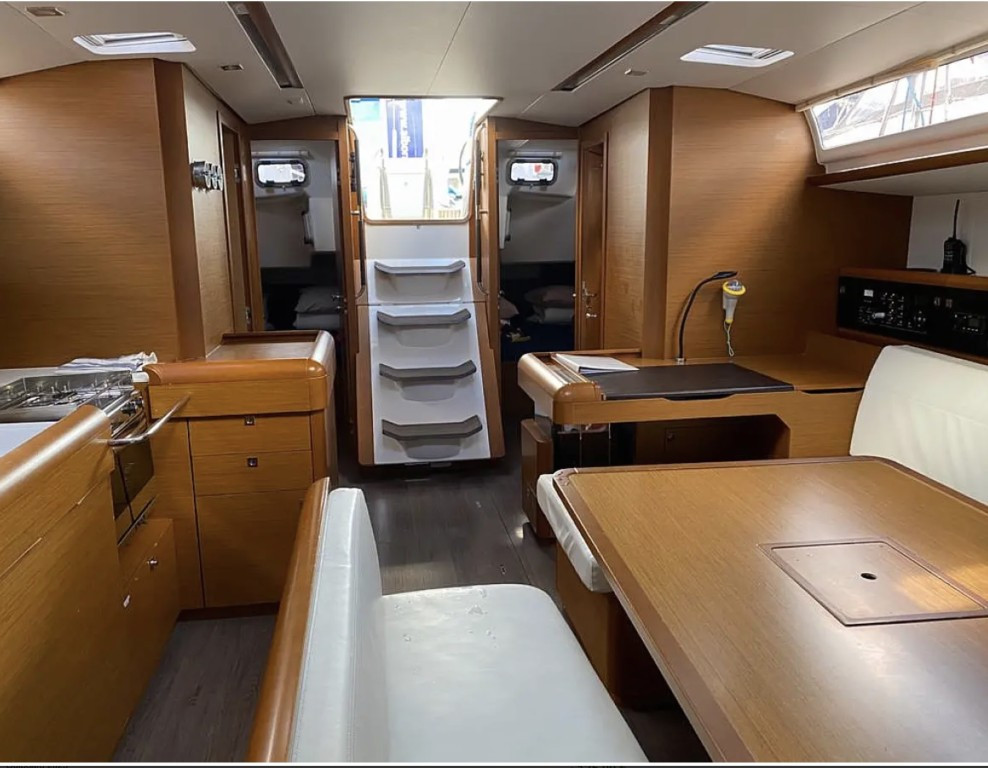 Yacht JEANNEAU - Sun Odyssey 519 "Alboran Pacharán"