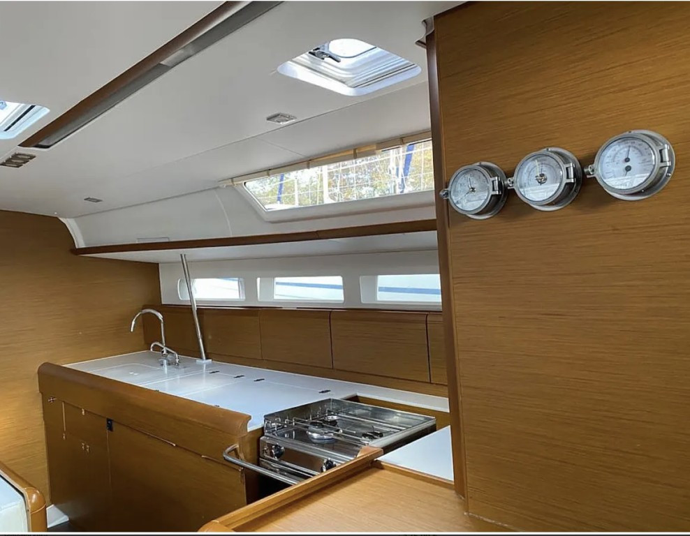 Yacht JEANNEAU - Sun Odyssey 519 "Alboran Pacharán"