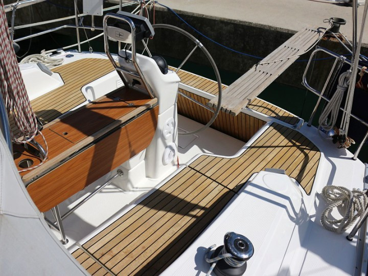 Yacht BAVARIA - Cruiser 33 "Mirella"