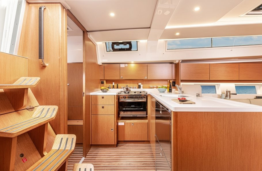 Yacht BAVARIA - C45 "Southern Star"