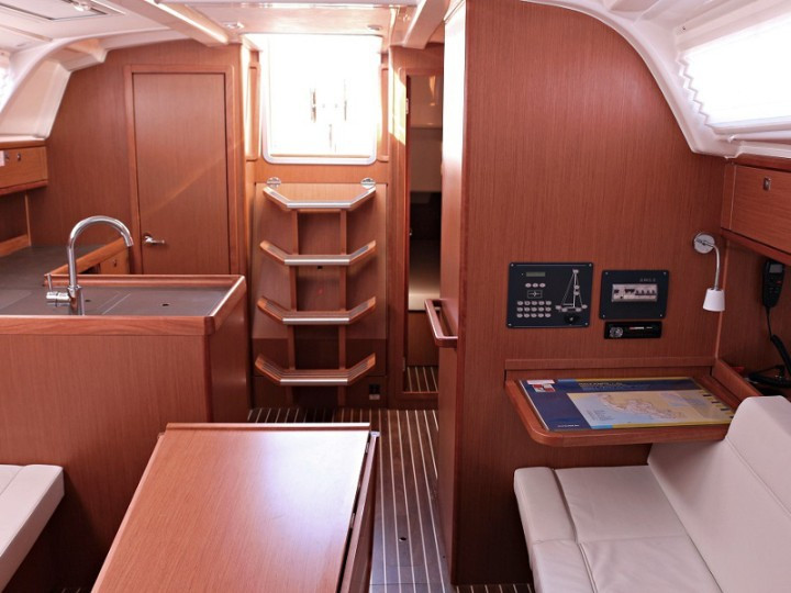 Yacht BAVARIA - Cruiser 37 "Julia"