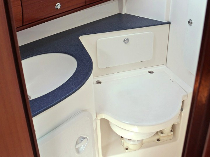 Yacht BAVARIA - Cruiser 37 "Julia"