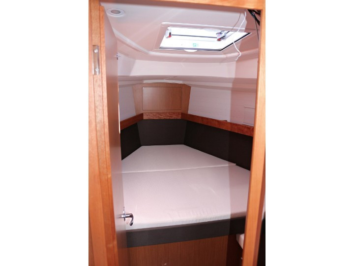 Yacht BAVARIA - Cruiser 37 "Julia"