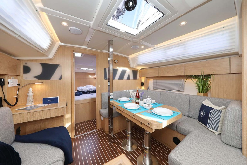 Yacht BAVARIA - C38 Style "Amore"