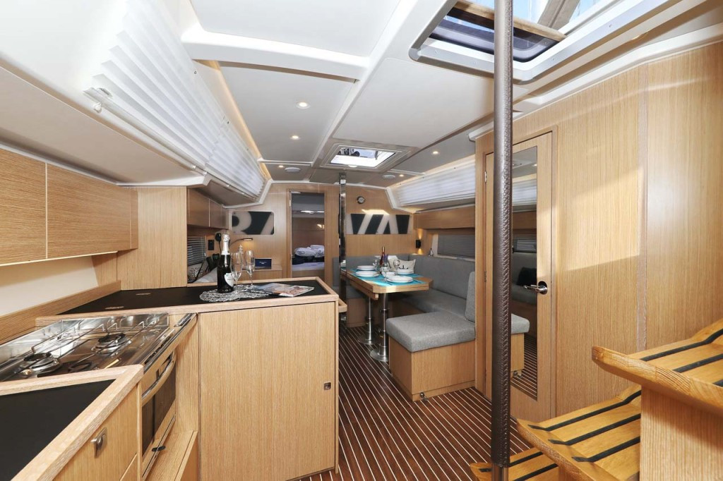 Yacht BAVARIA - C38 Style "Amore"