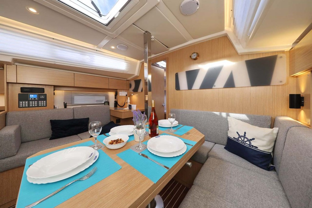 Yacht BAVARIA - C38 Style "Amore"