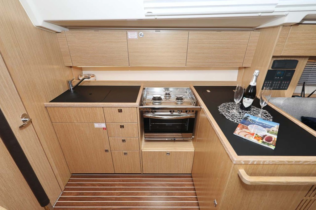 Yacht BAVARIA - C38 Style "Amore"