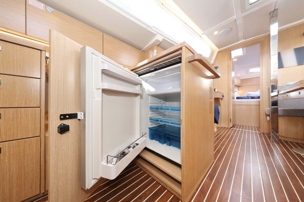 Yacht BAVARIA - C38 Style "Amore"