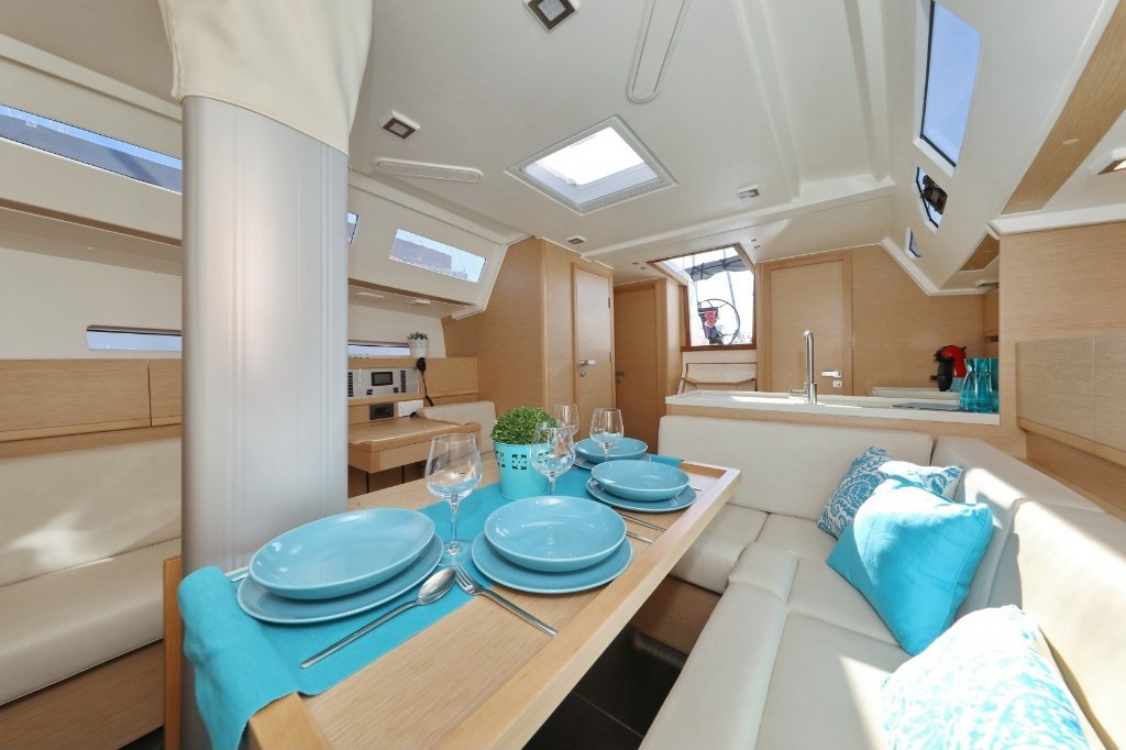 Yacht MORE - 40 "One More Time"