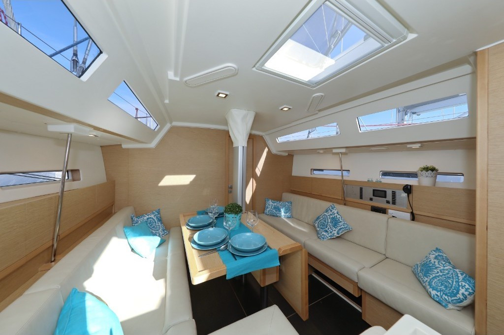 Yacht MORE - 40 "One More Time"