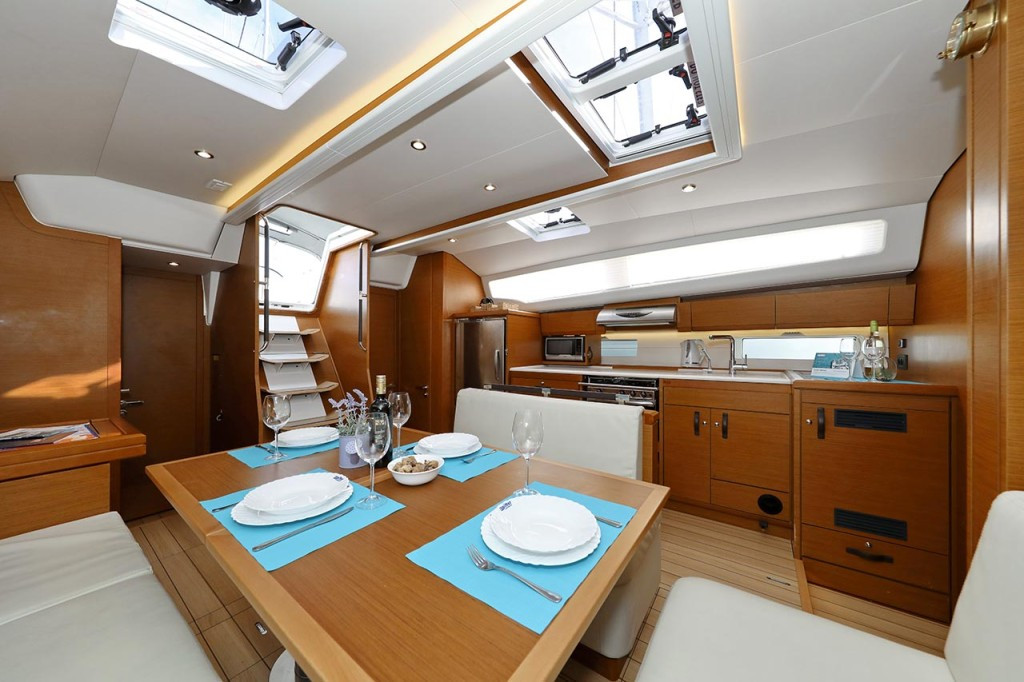 Yacht JEANNEAU - 54 "Mary-Lu"