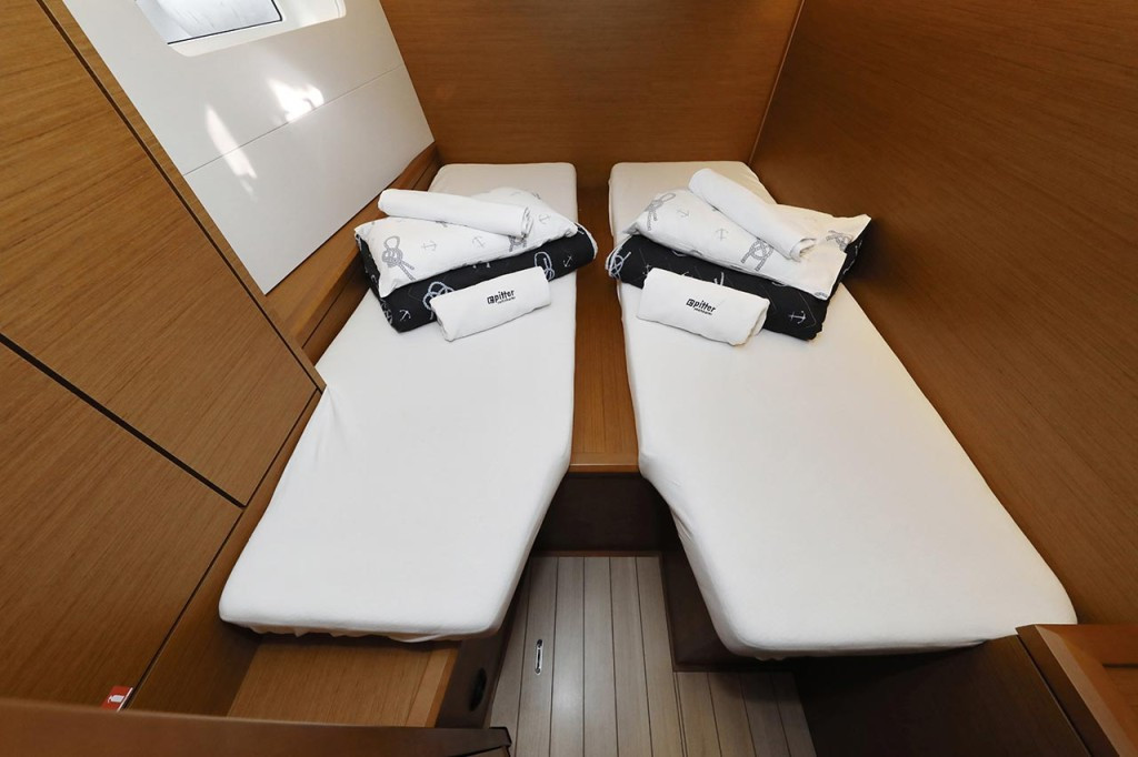 Yacht JEANNEAU - 54 "Mary-Lu"