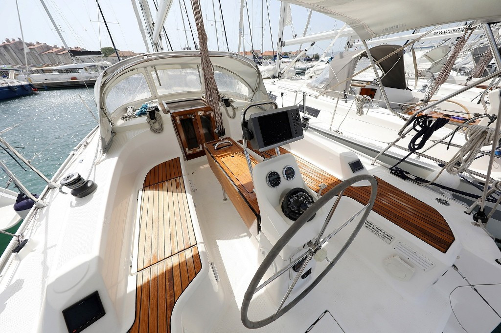 Yacht BAVARIA - Cruiser 33 "Homeoffice"