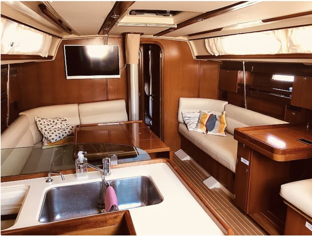 Yacht DUFOUR - 44 Performance "Victoria 1"