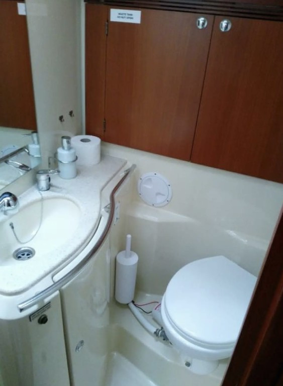 Yacht DUFOUR - 44 Performance "Victoria 1"