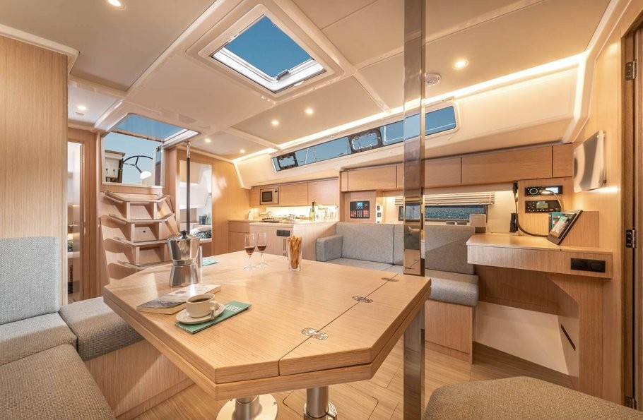 Yacht BAVARIA - C42 "Paella"
