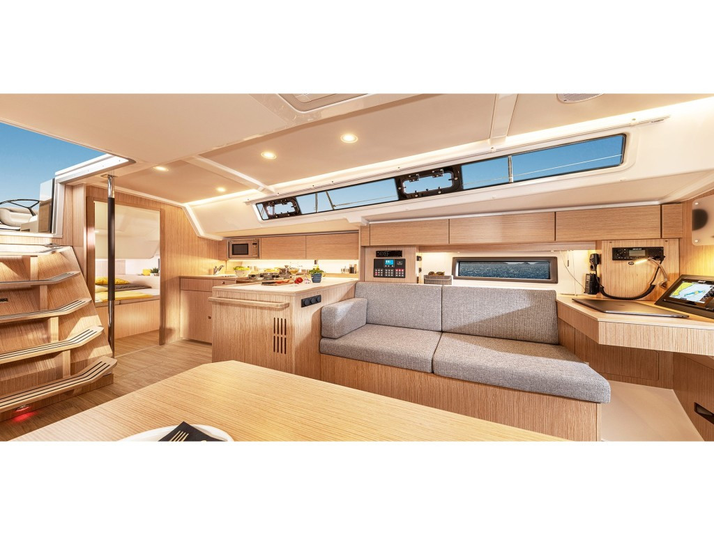 Yacht BAVARIA - C38 "Melina"