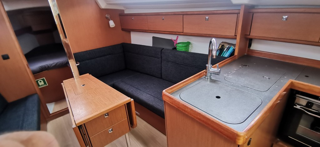 Yacht BAVARIA - Cruiser 33 "Alkyoni"