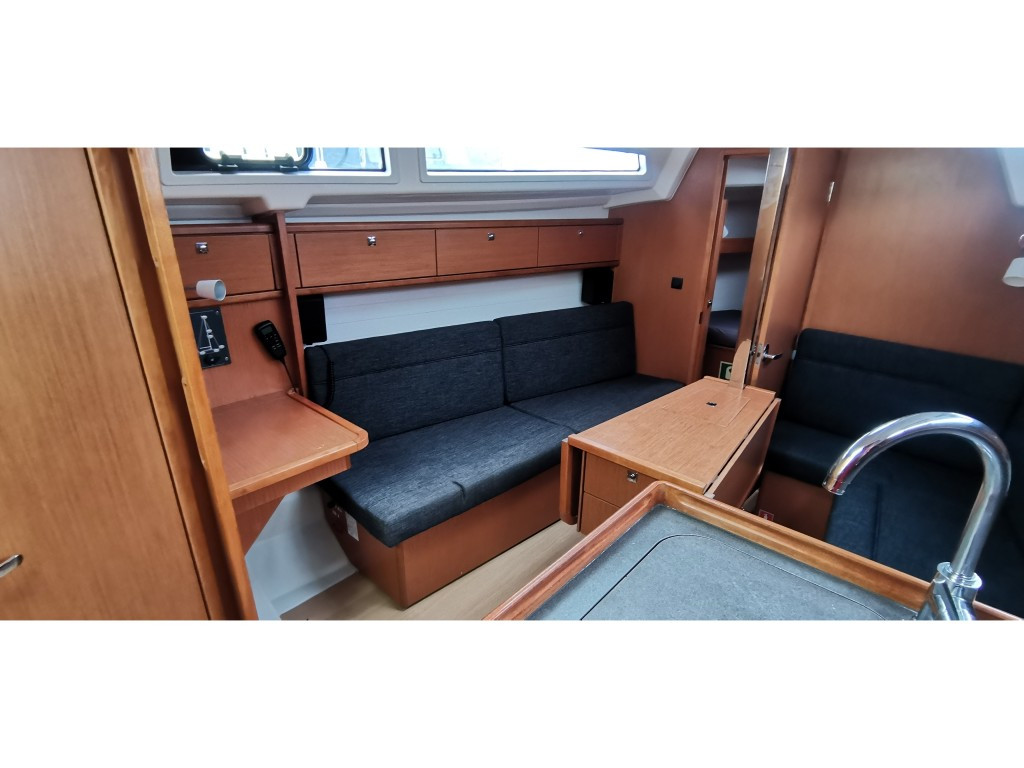 Yacht BAVARIA - Cruiser 33 "Alkyoni"