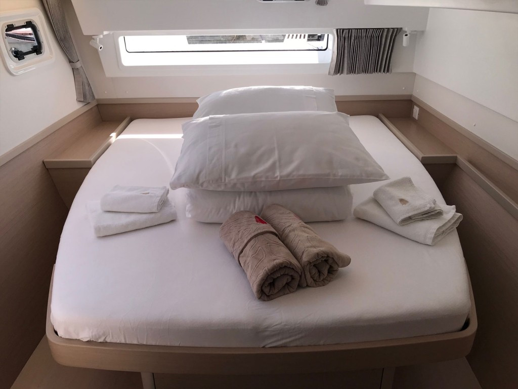 Yacht LAGOON - 42 "Find us"