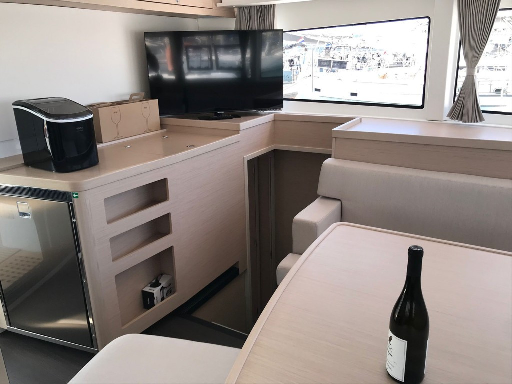 Yacht LAGOON - 42 "Find us"