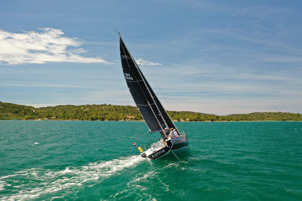 Yacht ELAN - E4 "Raptor"