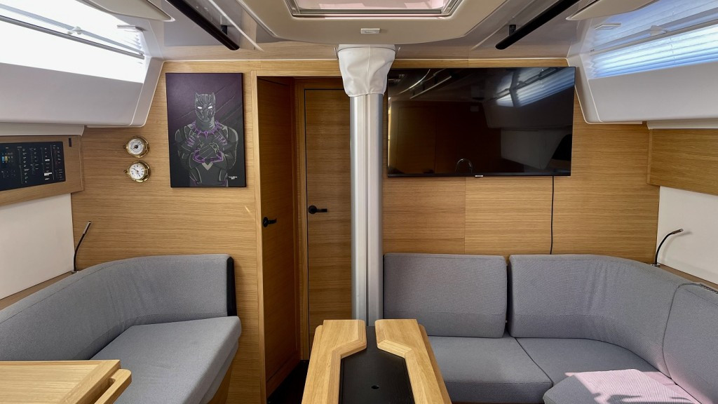 Yacht ELAN - E6 "Black Panther"