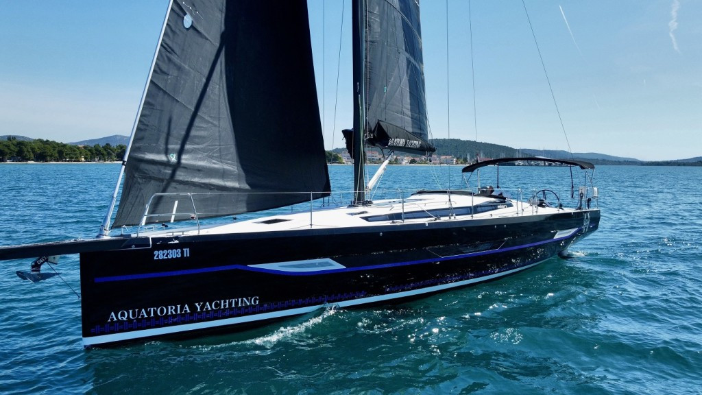 Yacht ELAN - E6 "Black Panther"