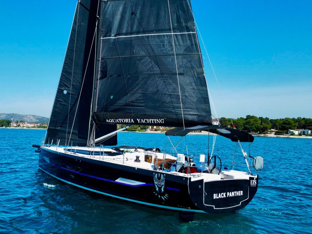Yacht ELAN - E6 "Black Panther"