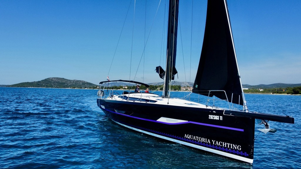Yacht ELAN - E6 "Black Panther"