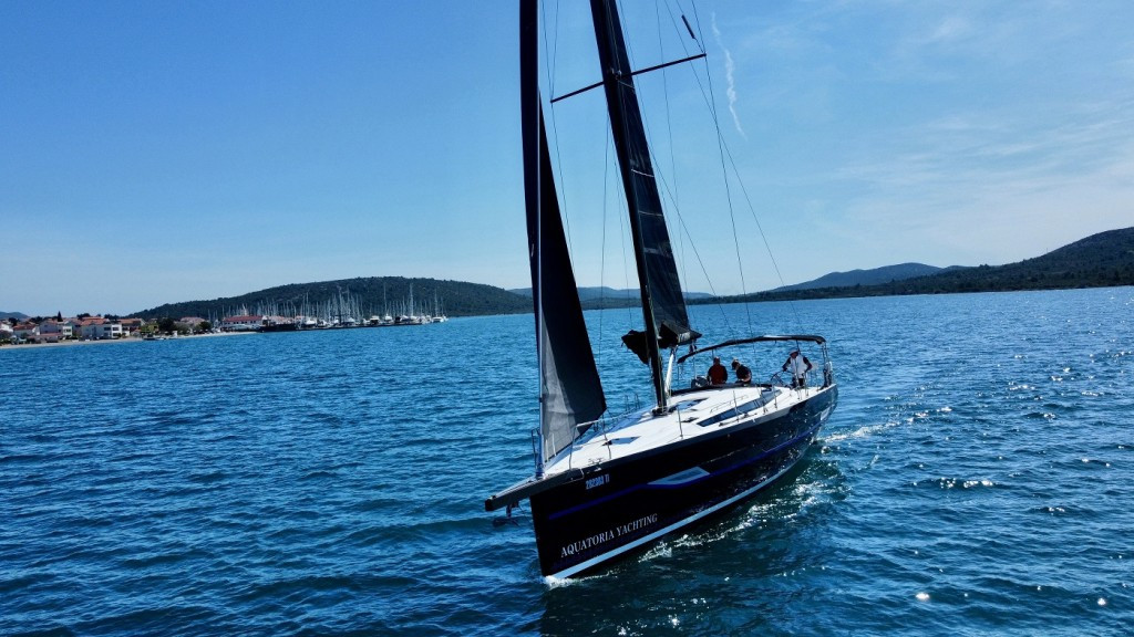 Yacht ELAN - E6 "Black Panther"