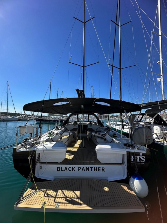 Yacht ELAN - E6 "Black Panther"