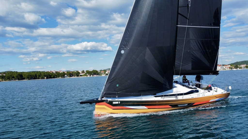 Yacht ELAN - E6 "Iron Man"