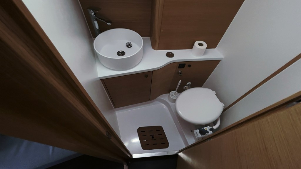 Yacht ELAN - E6 "Thor"