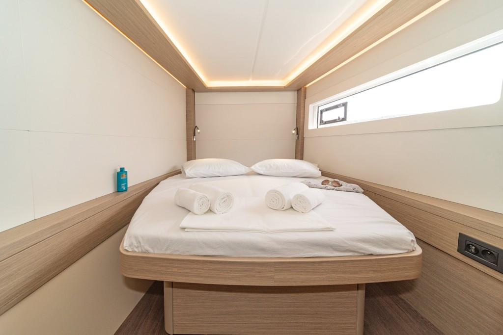 Yacht LAGOON - 46 "Naya"