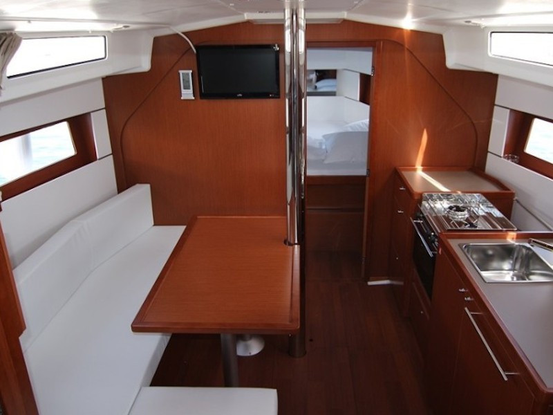 Yacht BENETEAU - Oceanis 38.1 "Aura"