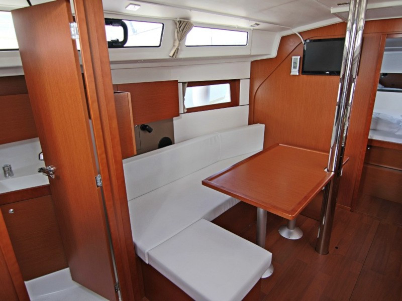 Yacht BENETEAU - Oceanis 38.1 "Aura"