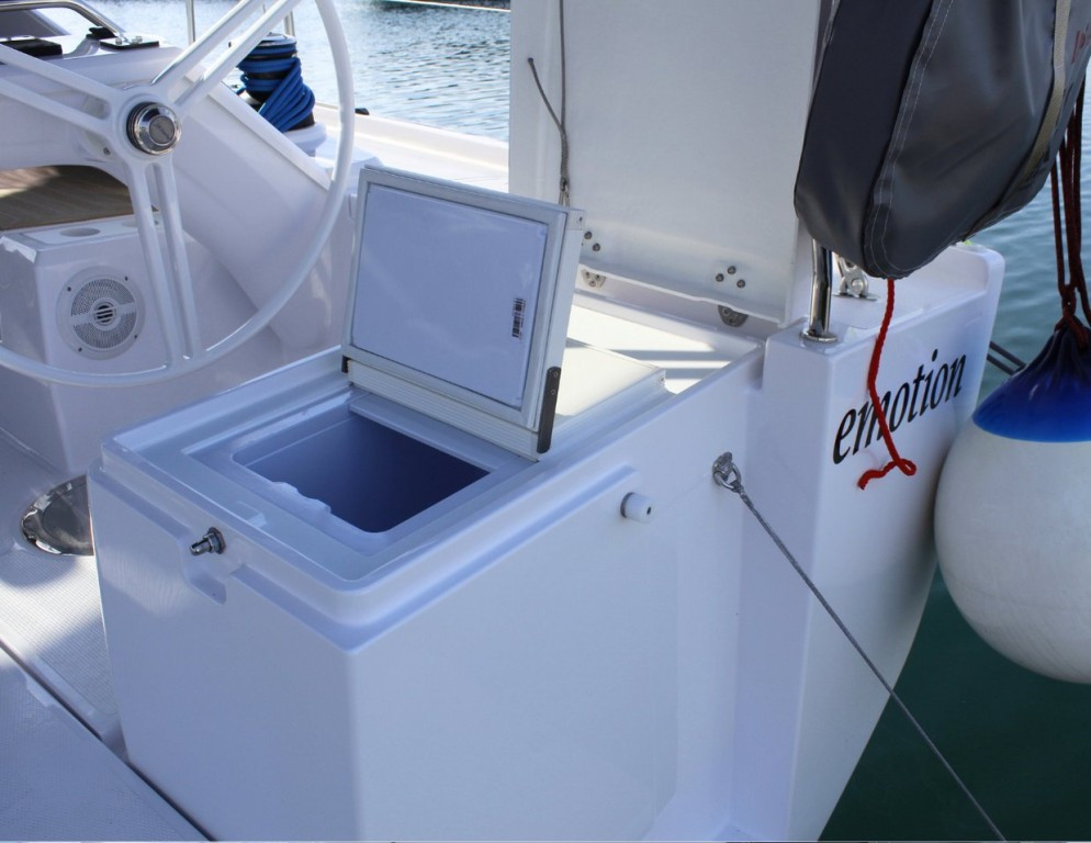 Yacht ELAN - Impression 43 "eMotion"