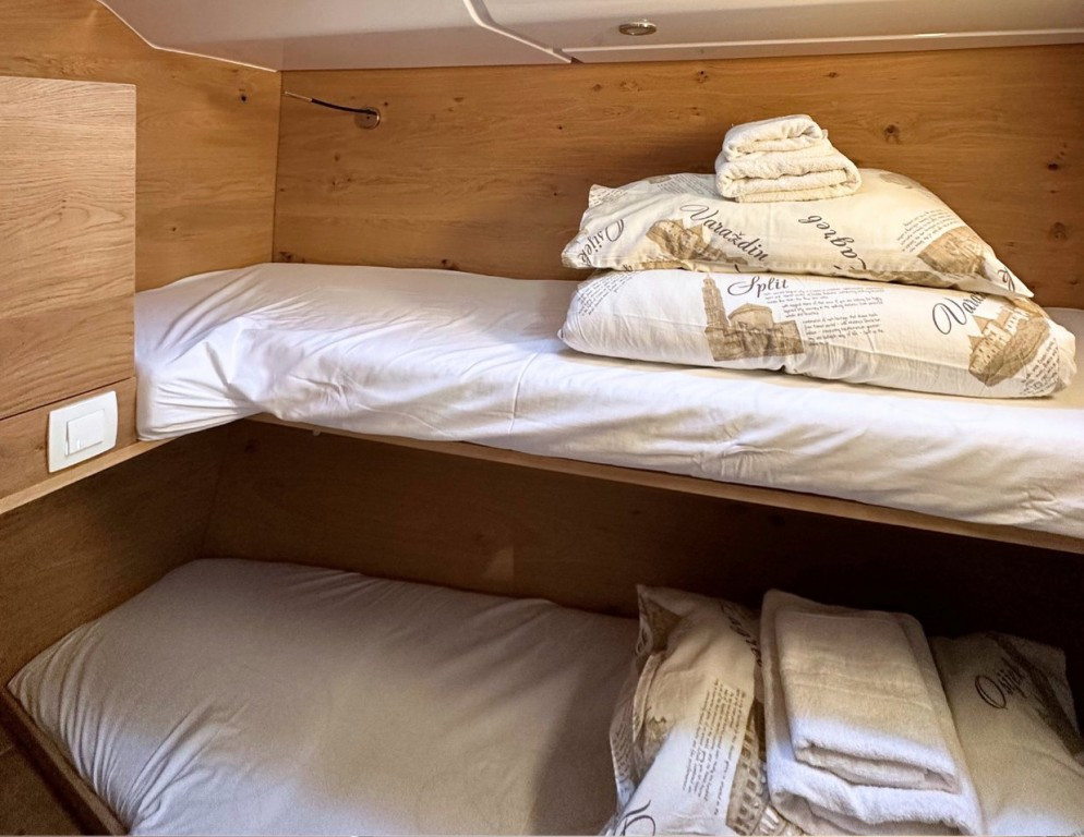 Yacht ELAN - Impression 43 "eMotion"