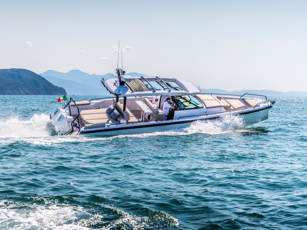 Yacht AXOPAR BOATS - Axopar 37  Sun Top "Opijum"